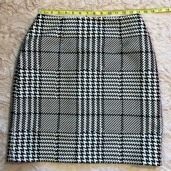 Printed skirt size 6 - Picture 5 of 8